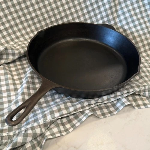 Three Notch Lodge 12 SK Made in USA Vintage Cast Iron 1965-1992