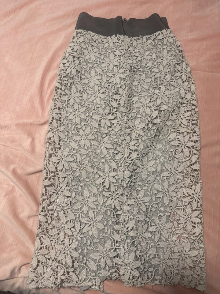 Falda superpuesta de encaje floral Giambattista Valli Paris talla 40/XS – Hecha en Italia Foto 2 de 4