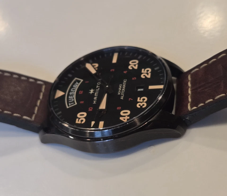 Hamilton Caqui Piloto Día Fecha - H64605531 Foto 3 de 4