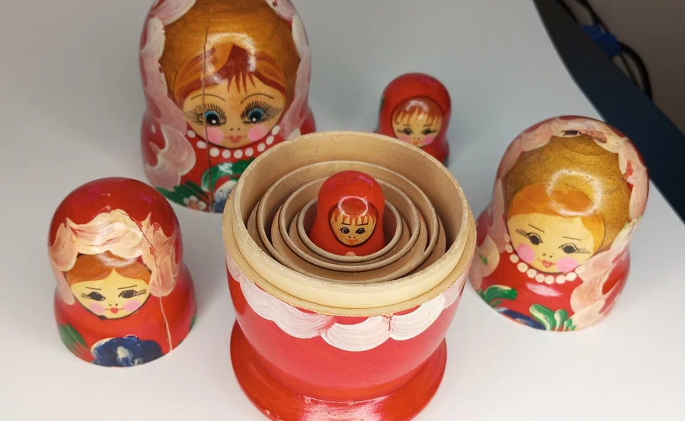 Matrioskas rusas vintage pintadas a mano (pieza única comprada en Moscú) - Imagen 2 de 4