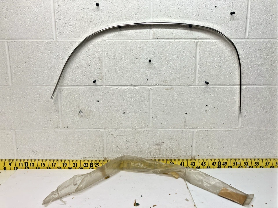 Nuevo OEM GM LH rueda delantera pozo moldura 6258141 1973-1976 Chevrolet El Camino (SR63) Foto 2 de 4