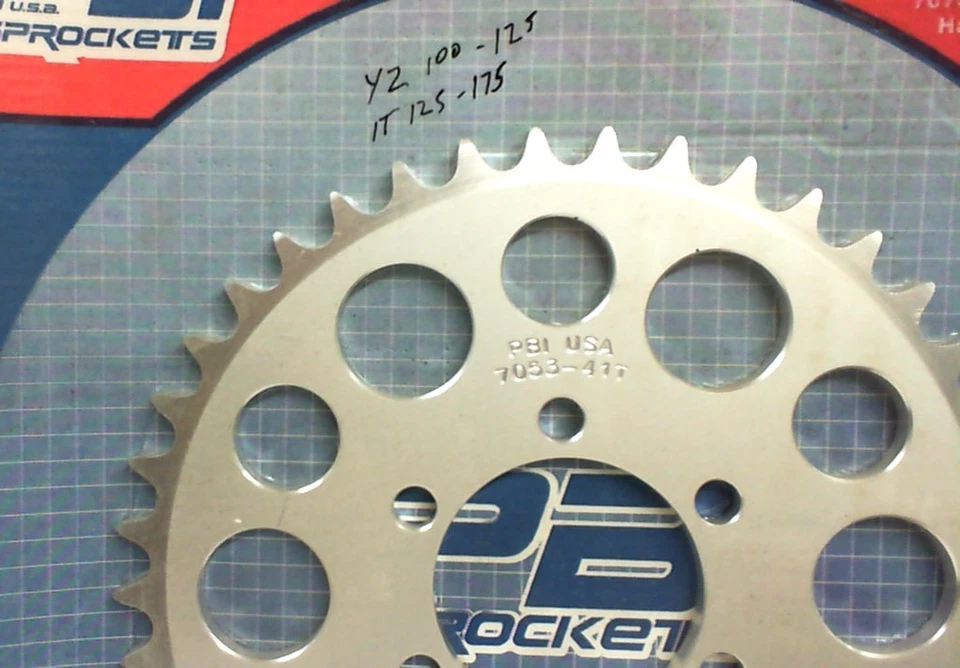 RODA DENTADA TRASEIRA YAMAHA YZ100 IT125 IT175 AFTERMARKET PBI 41T 7053-41 AHRMA VINTAGE - Imagem 2 de 4