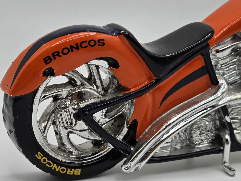 汉密尔顿系列丹佛野马巡洋舰摩托车雕像2014限量版 — 第 3/4 张图片