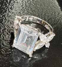 925 STERLING SILVER AND EMERALD CUT CLEAR GEM COCKTAIL ENGAGEMENT RING SIZE 8