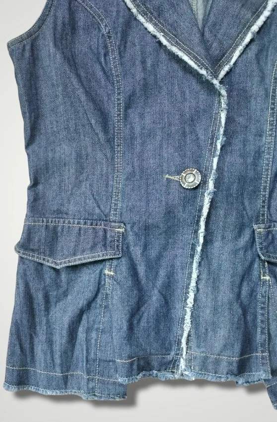 Chaleco Monoreno Denim Dobladillo Crudo Abotonado Lavado Oscuro Talla M Foto 2 de 4