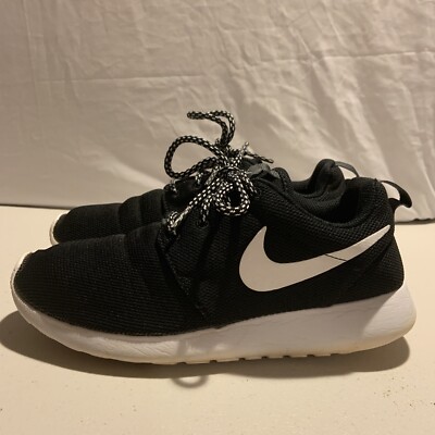 nike roshe one womens white and black