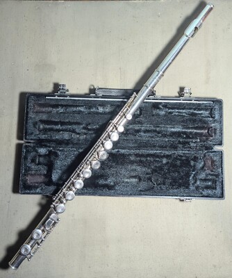Yamaha YFL-225S Student Flute with Hard Case And Cleaning Tool
