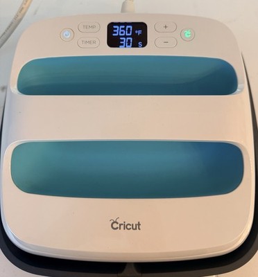 Cricut EasyPress CHP1800 9'' x 9'' Heat Press   Sky Blue Iron-On Tested w/Base