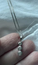 3 DIAMOND PENDANT NECKLACE IN WHITE GOLD 