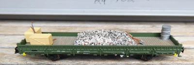 Busch HÄDL Karsei TT Bauzug-Niederbordwagen grün mit Beladung der DR Epoche 4 - Bild 1 von 4