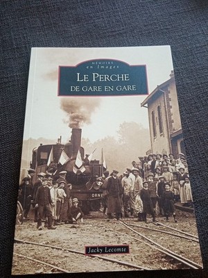 le perche de bahnhof en bahnhof/normandie-buch sncf eisenbahn-bahnhof/weg
