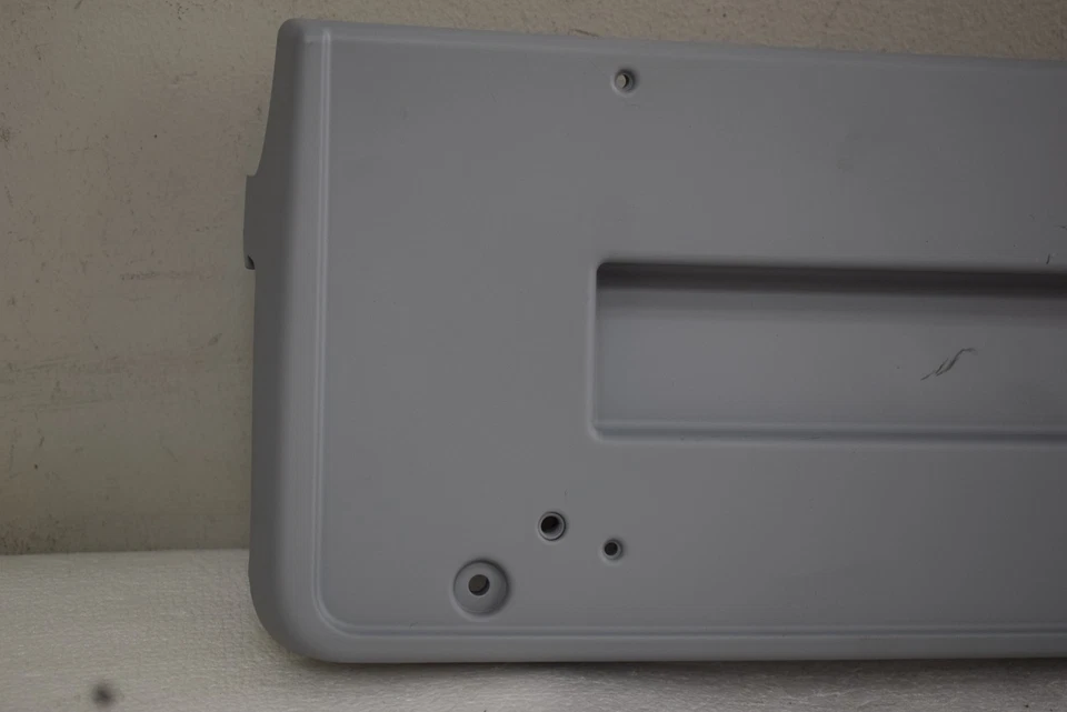 BMW M3 2006 soporte de matrícula delantero OEM de fábrica Foto 2 de 4