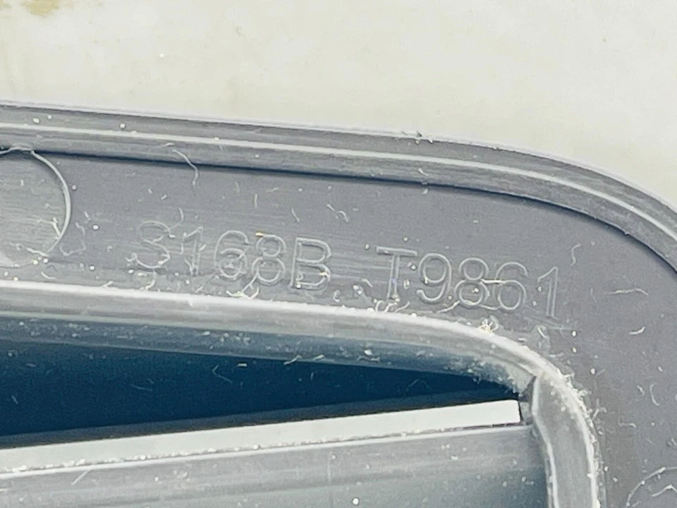 10-19 FORD C-MAX REAR RIGHT LEFT SIDE QUARTER PANEL VENT GRILLE PANEL SET OEM - Image 4 of 4