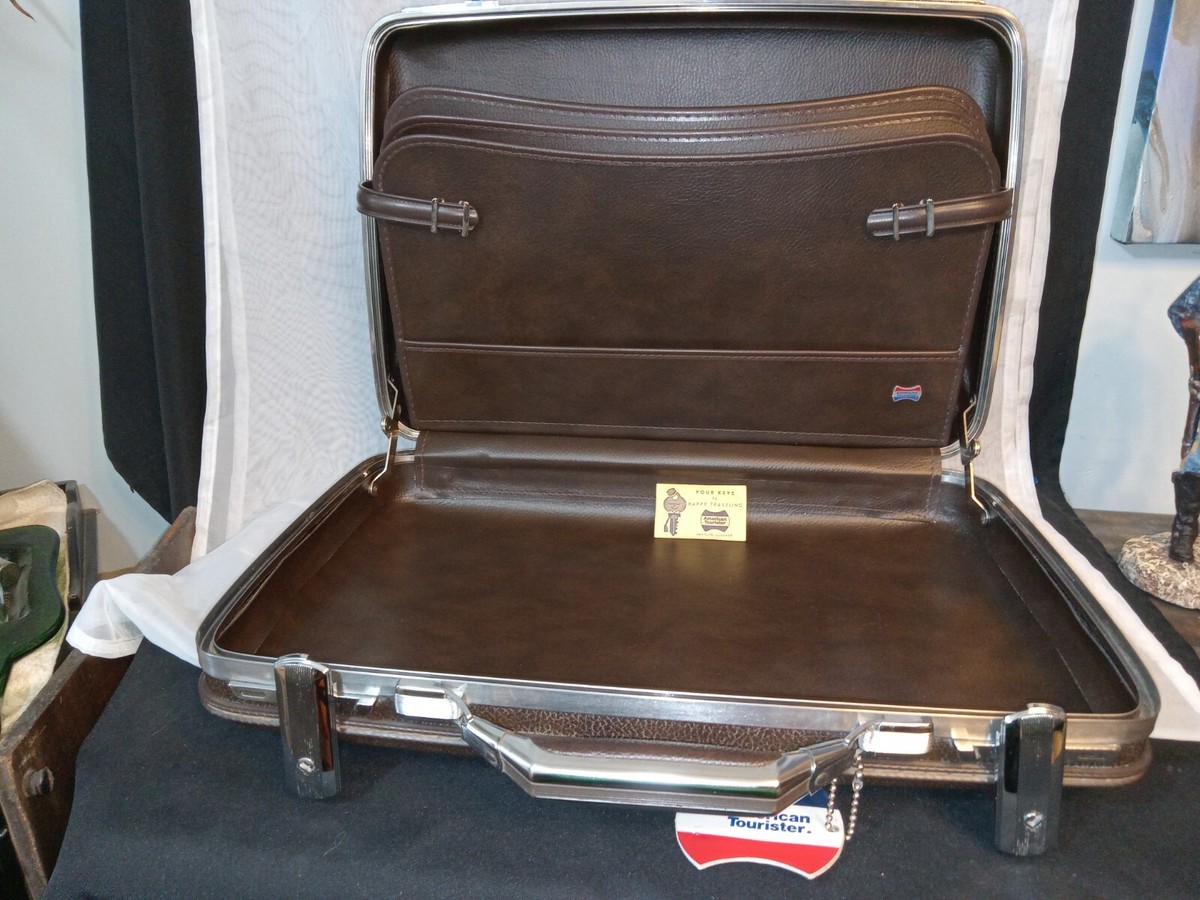 American Tourister Brown Hardshell Attache Briefcase with lock two keys  Vtg
