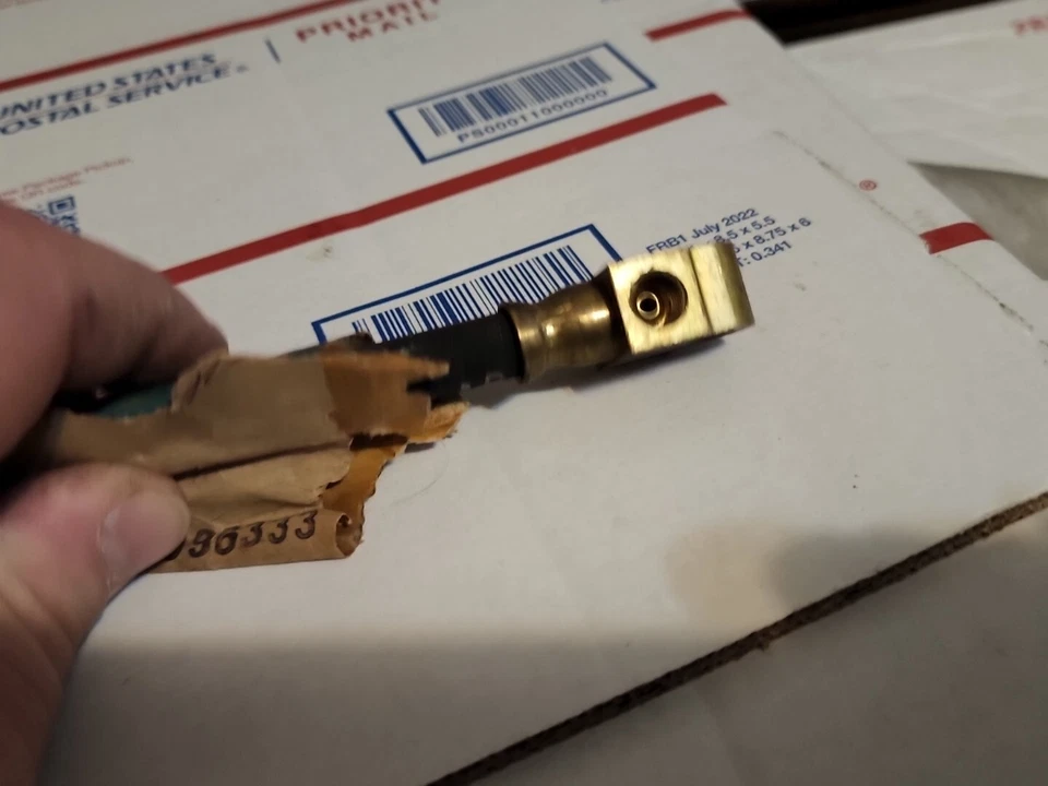 Manguera de freno trasero GM # 3996333 Chevrolet Vega (140) 1971-74 nuevo de lote Foto 2 de 4