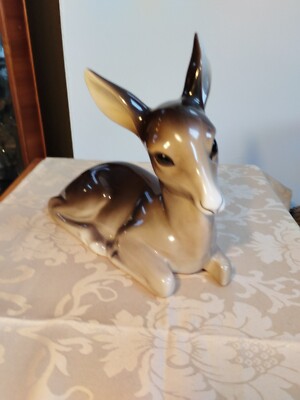 Schöne große Midwinter liegende Hirsch / Bambi Figur
