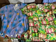 UA Scrubs White Cross Women s V-Neck Tops Size Small Pre-Owned Scrub Tops