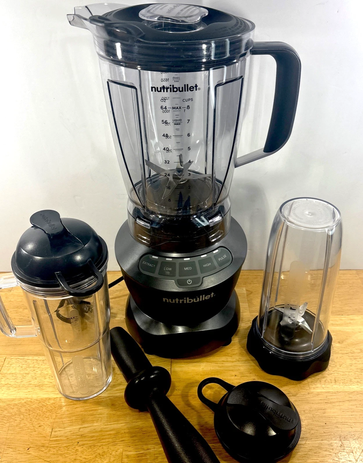 NutriBullet NBC-12A Blender Smoothie Maker Extractor w/ Accessories - Clean
Opens in a new window or