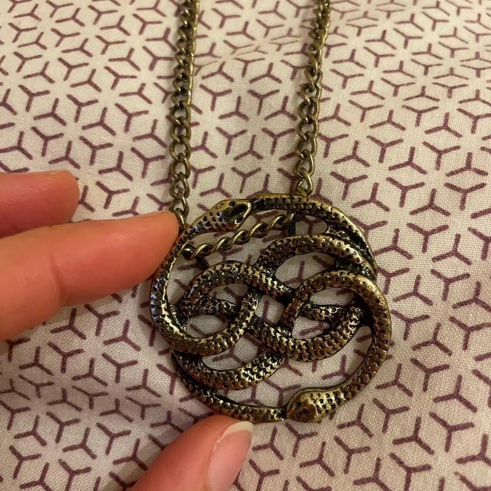 Collar Cadena Colgante Serpientes Auryn Neverending Story Atreyu Bastian Ouroboros - Imagen 2 de 4