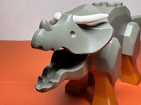 LEGO Adventurers Dinosaur Triceratops 5955-1 All Terrain Trapper  2000