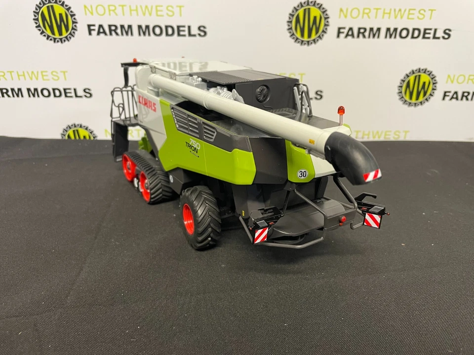 WIKING 1:32 SCALE CLAAS TRION 750 TERRA TRAC WITH CONVIO 1080 HEADER - Image 3 of 4