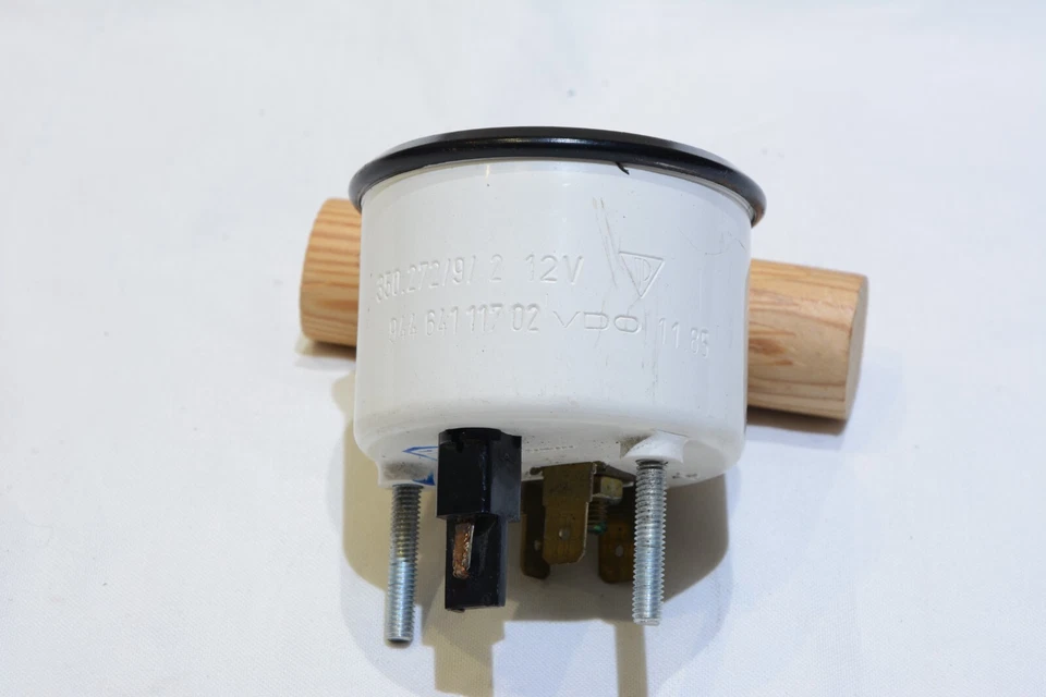 Porsche 924S 944 Oil Pressure Gauge 52mm WHITE DIAL # 94464111702 11.85 - Image 4 of 4