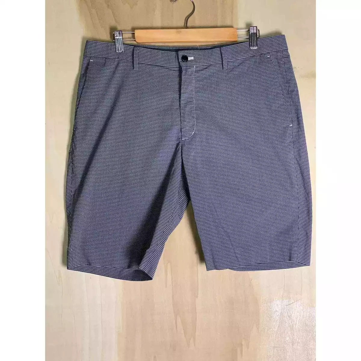 Uniqlo store golf shorts