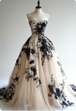 Applique Wedding Dresses 3D Flower Strapless Sweep Train Ball Gown Bridal Gowns