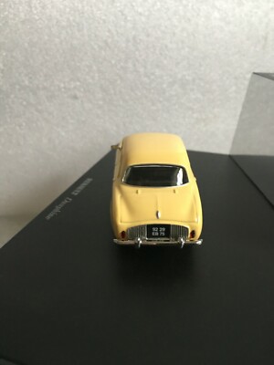 Miniature Renault Dauphine Jaune – Universal Hobbies 1/43 – Collection