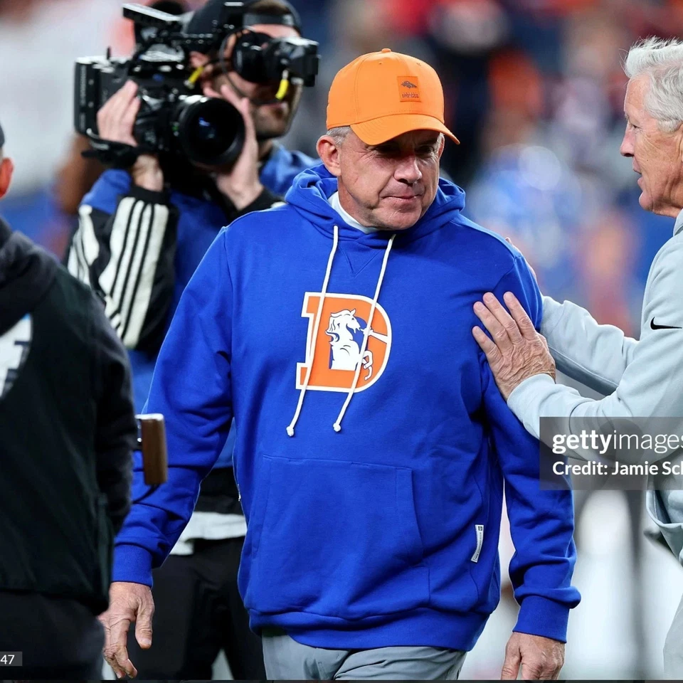 Denver Broncos Nike Sideline Standard Issue Alt 2 Dri-FIT Hoodie Throwback 1977 - Image 3 of 4