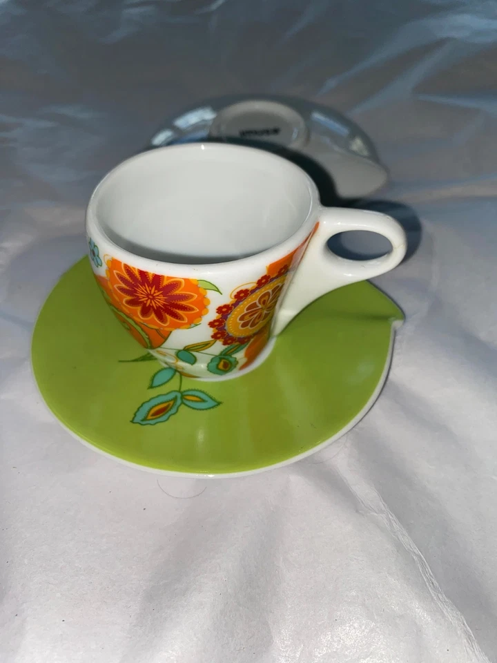 JUEGO DE 4 PLATILLOS Y 1 TAZA ESPRESSO IMUSA COLORIDO DISEÑO FLORAL Foto 4 de 4