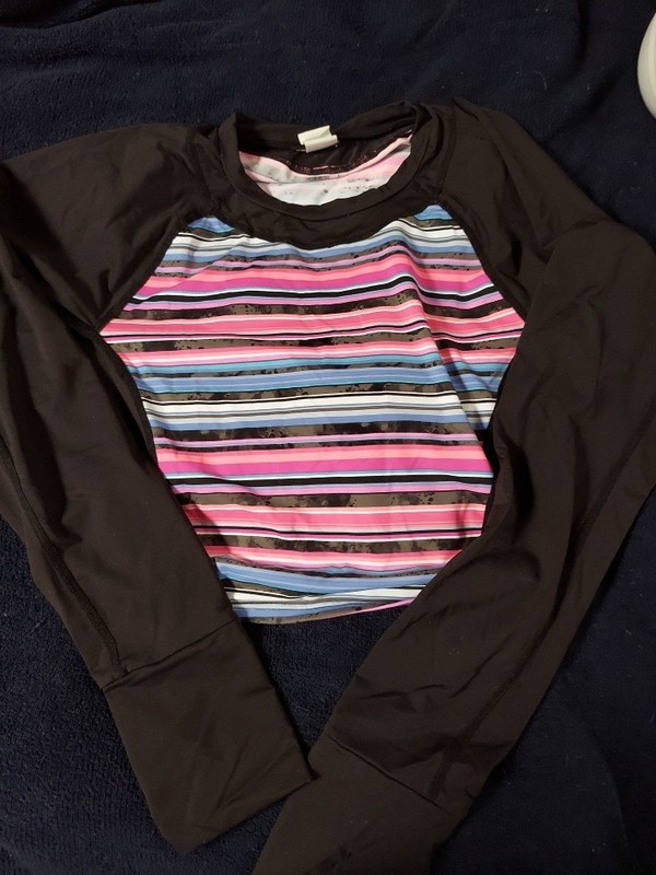 OAKLEY Long Sleeve cropped Rash Guard SUN SHIRT  Small  WOMENS/ Teens