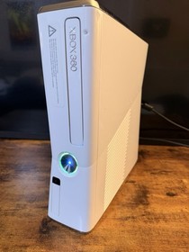 WHITE Trinity Xbox 360 Slim 320GB HDD with cords And 3 Games! (read description)