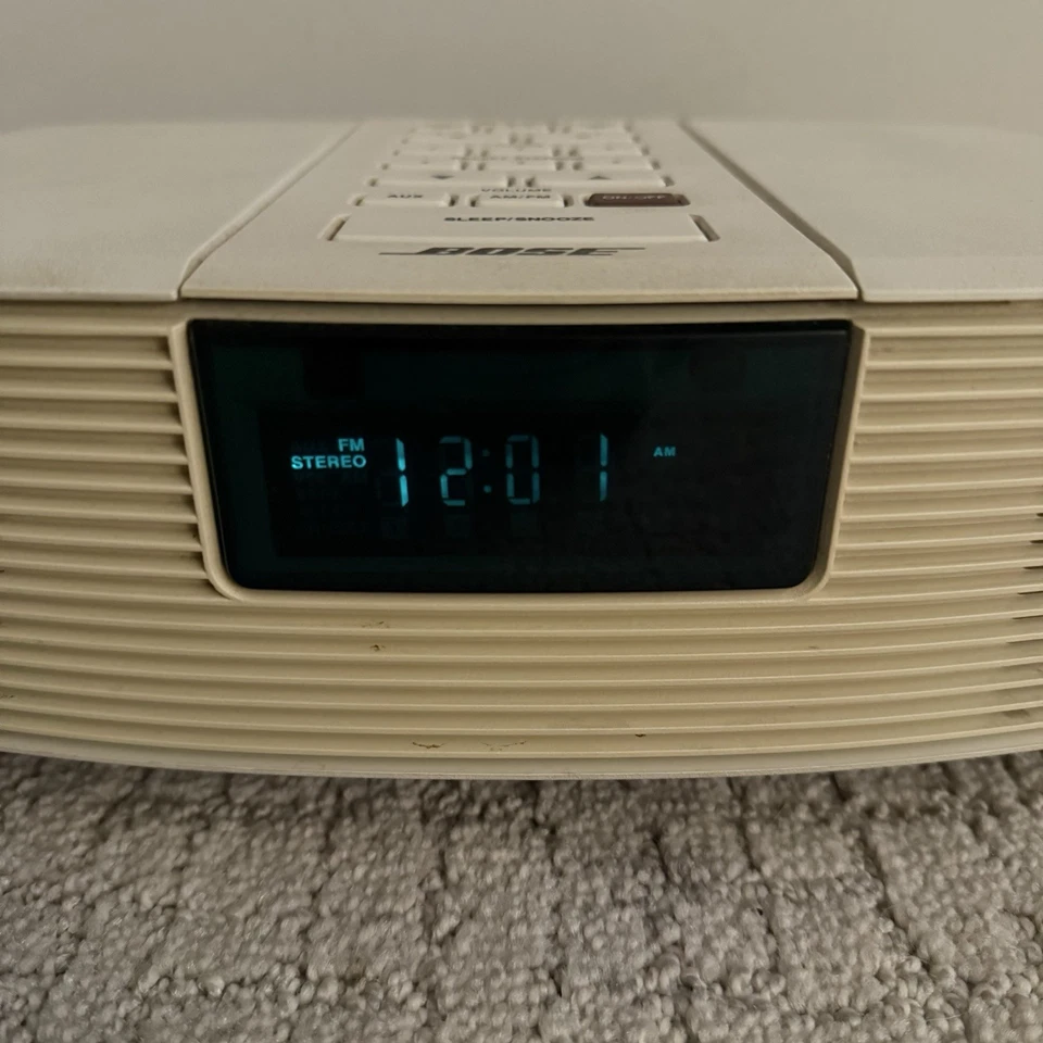 Bose Wave Radio Model AWR1-1W Alarm Clock AM/FM Radio (White) w/ Remote - TESTED - Image 3 of 4