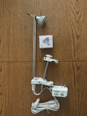 Tech Lighting 700CP1-WH Universal Clamp-On Light With Soraa LED MR16 6W