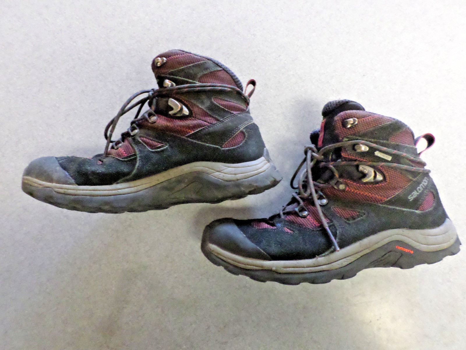 Salomon rete rossa e camoscio nero Goretex 6 pollici. stivali da trekking. Donna 8 5