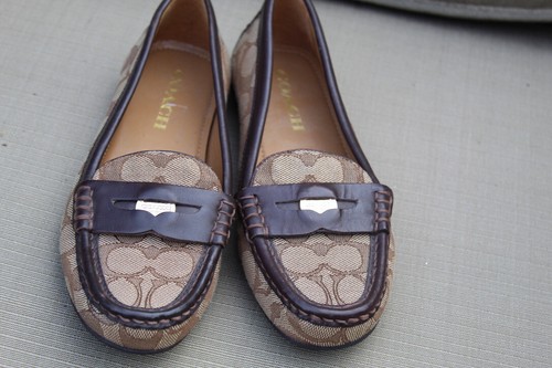 COACH PENNY BROWN LOGO SHOES/LOAFERS SZ 6B MINT