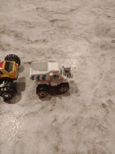 VINTAGE MICRO MACHINES,FUN RISE,ROAD CHAMPS MONSTER TRUCKS 2 VEHICLES 1987-1988 - Picture 6 of 9