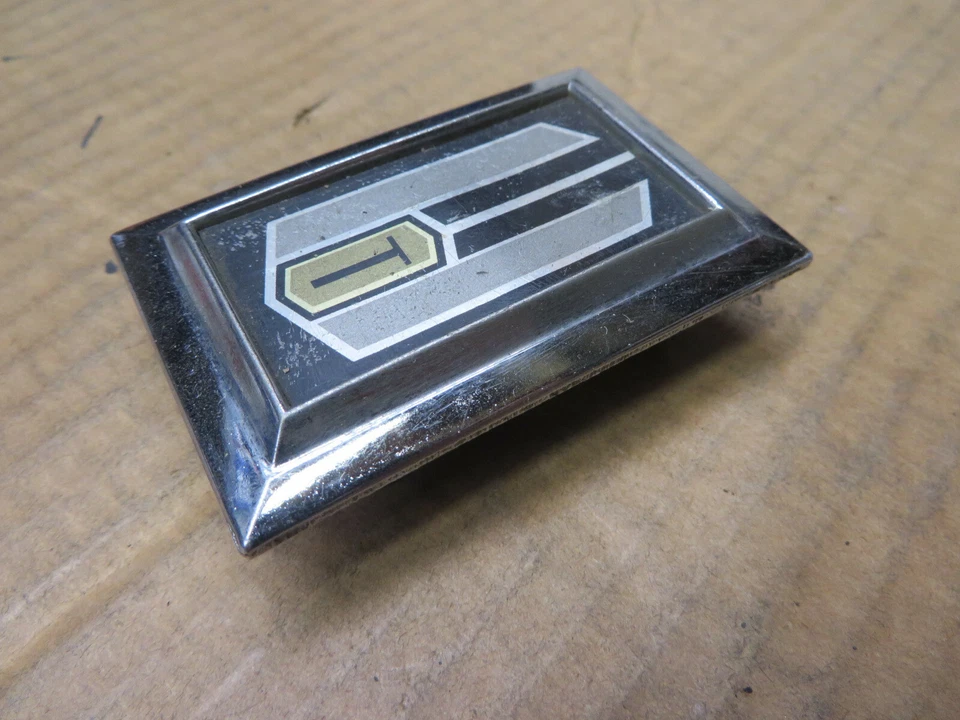 OLDSMOBILE TORONADO TAPA DE RUEDA TAPA CENTRAL TAPA CENTRAL DE RUEDA FABRICANTE DE EQUIPOS ORIGINALES # 254743 Foto 3 de 4