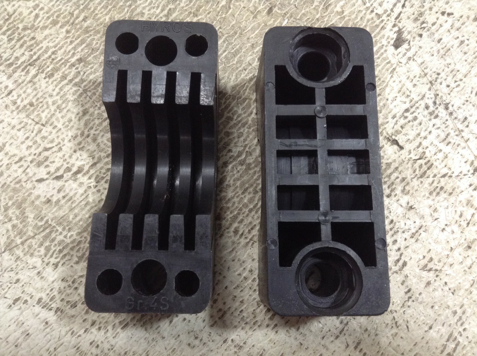 Hydac 02056184 Heavy Duty Tube Clamp 1.75 in Bore HRS 4 S 44.5 PP UNC