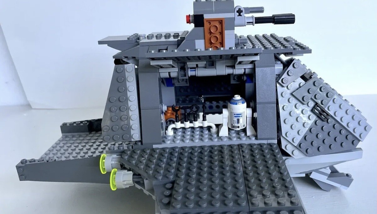 LEGO Star Wars: The Twilight (7680) With Mini Figures And LEGO Star Wars: The Twilight (7680) With Mini Figures And