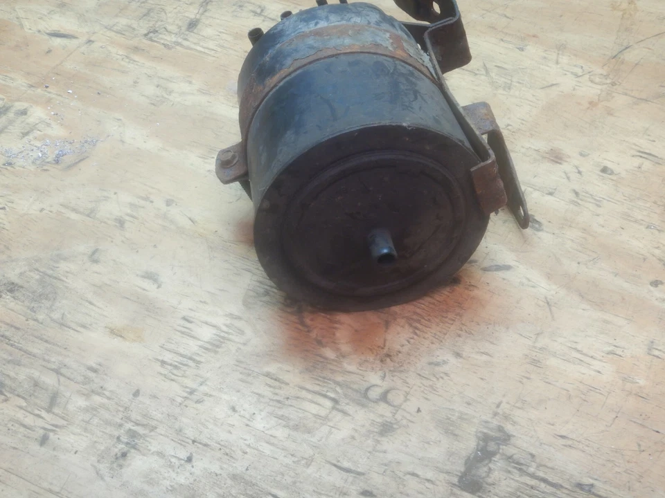 Bote de filtro de carbón Jeep Wrangler YJ 87-90 4 cilindros 2,5 con soporte ENVÍO GRATUITO Foto 2 de 3