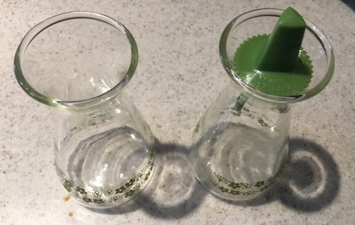 Vintage Pyrex Corelle Spring Blossom Crazy Daisy Green Salt & Pepper Shakers - Picture 2 of 3