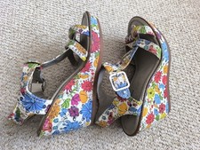 Hush Puppies Women's Floral Sandals with Wedge Heel, Size 7, Multicolor