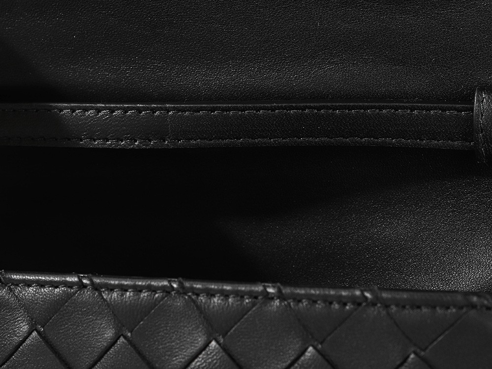 Bottega Veneta 24FW Intrecciato Crossbody Bag 119862728 thumbnail 17