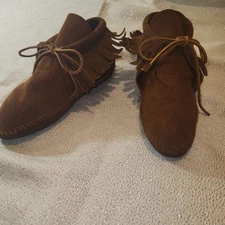 Minnetonha Moccasin Womans Size 6