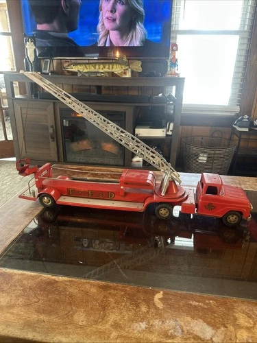Vintage 1957 Tonka Toy No.5 T-F-D Hook and  Ladder Fire Truck Hydraulics Work