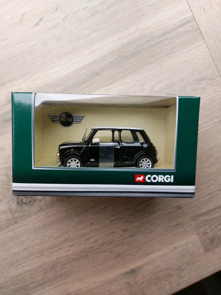 Corgi Mini 40 in Anthracite/white - Image 4 of 4