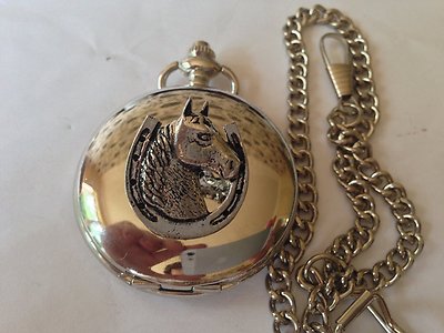 A62 Hufeisen poliertes Silber Etui Herren GESCHENK Quarz Taschenuhr Anhänger 