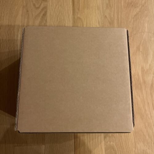 Nowy zapieczętowany komputer stacjonarny Apple Mac Mini M2 8GB RAM 256GB SSD - srebrny (MMFJ3LL/A) - Zdjęcie 4 z 6